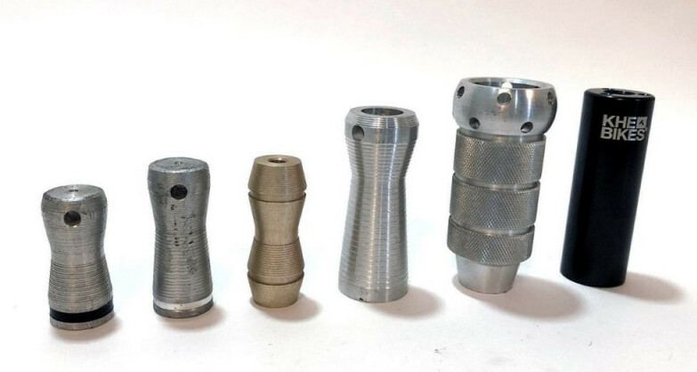 Verschiedene BMX-Pegs aus Metall nebeneinander aufgereiht